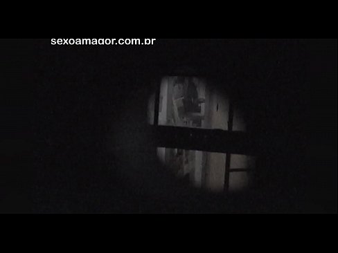 ❤️ Blondie tiġi filmata segretament minn voyeur tal-viċinat moħbi wara briks vojta ❤️ Fucking lilna ❌️