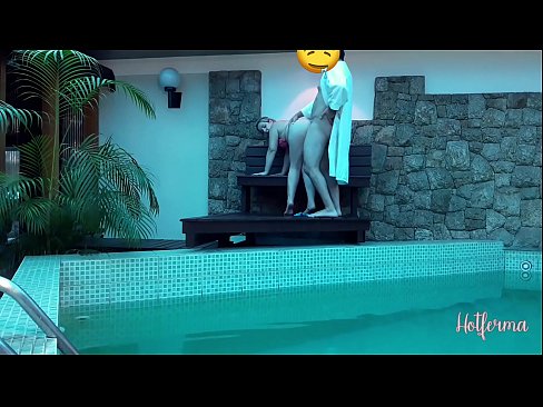 ❤️ Boss jistieden maid għall-pool, iżda ma setgħetx tirreżisti sħun ❤️ Fucking lilna ❌️